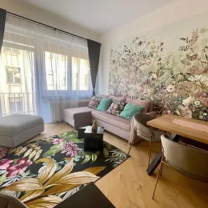 Brand New #hollan#3bedr#2bathr#freeparking Apartamento Budapest