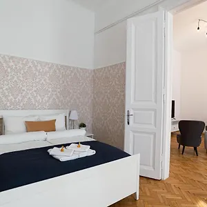 Terrace Vuvu - With Balcony In The Heart Of Apartamento Budapest